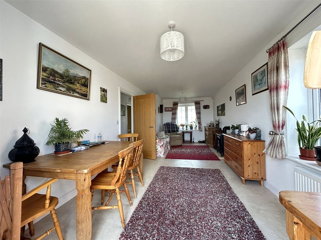 Property photo 3 of 21 Picture No. 12