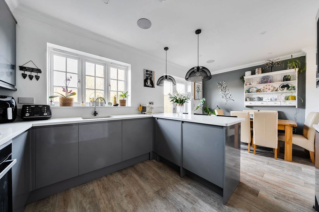 Property photo 2 of 18 Kitchen/Diner