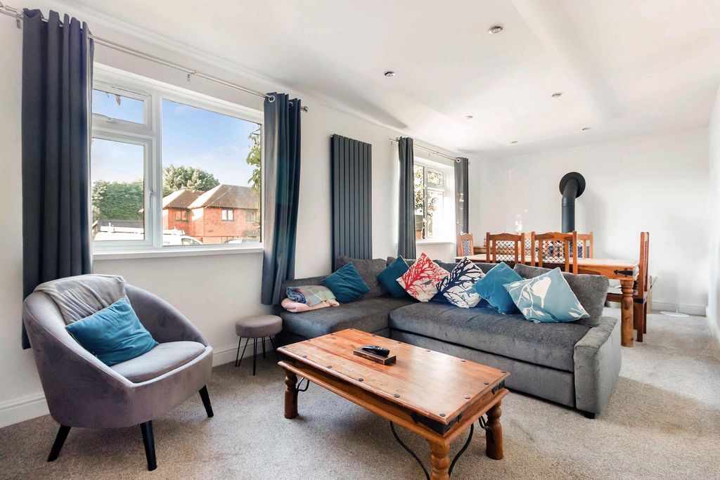 Property photo 3 of 21