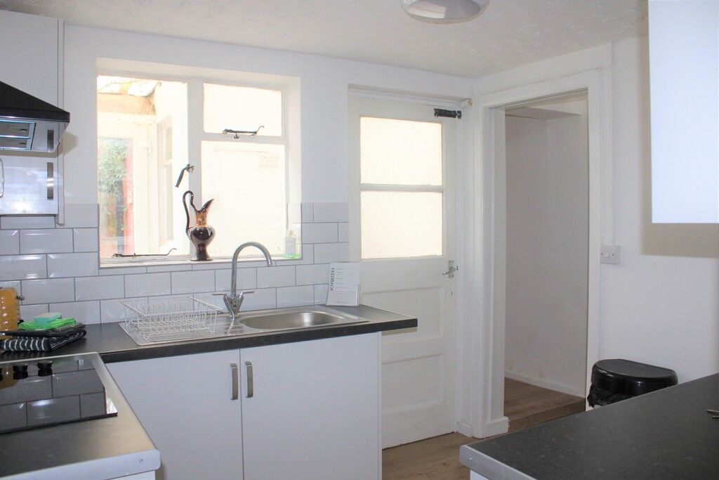 Property photo 3 of 7 Kitchen