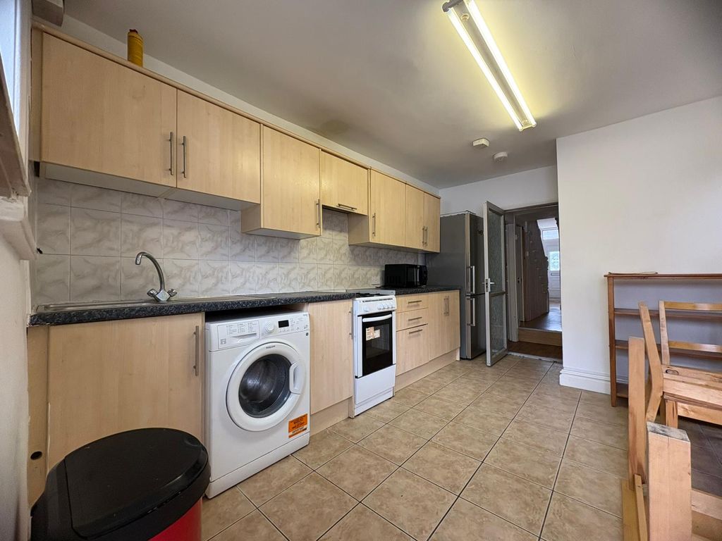 Property photo 3 of 25