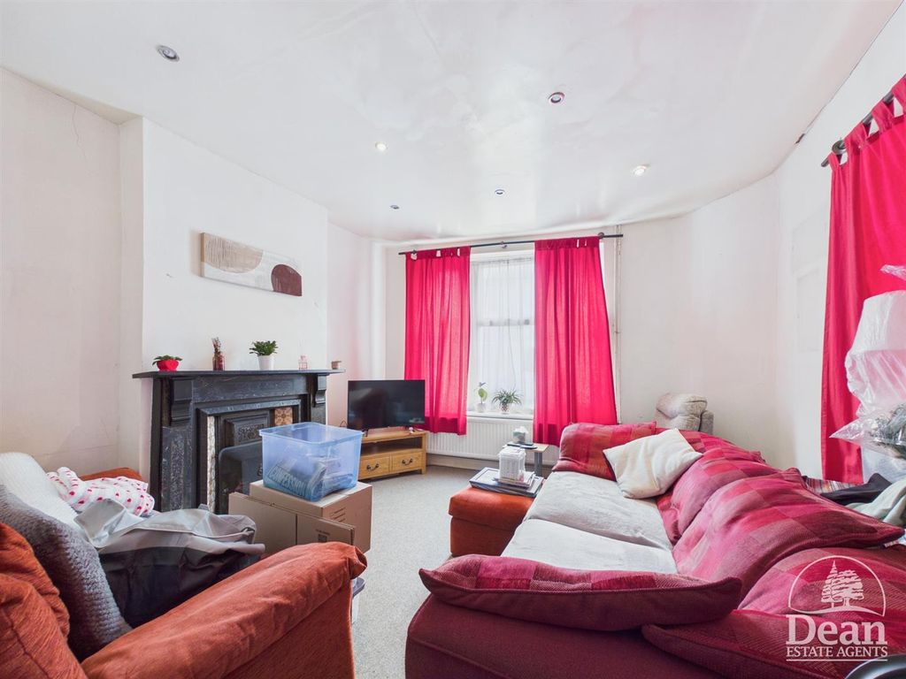 Property photo 3 of 12