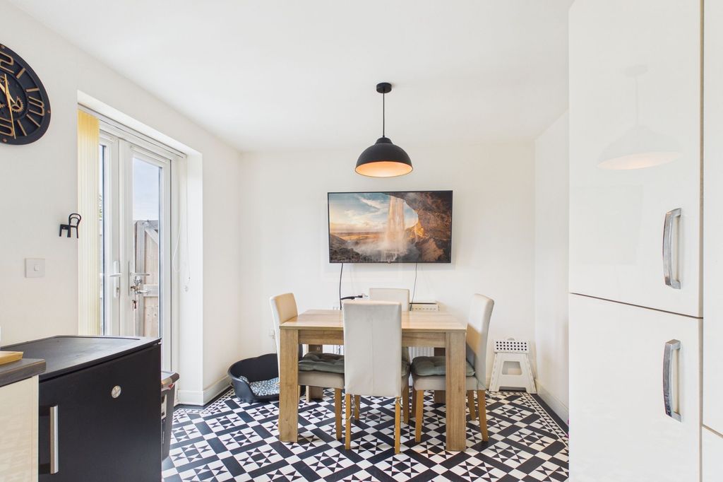 Property photo 2 of 18 Kitchen Diner