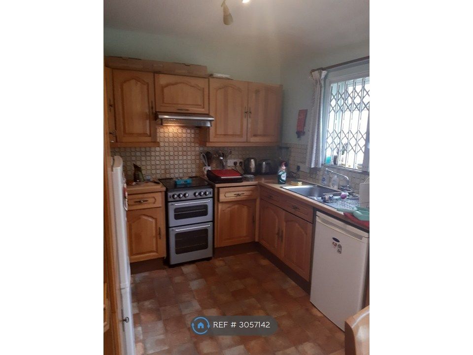Property photo 3 of 8 Shared Kitchen