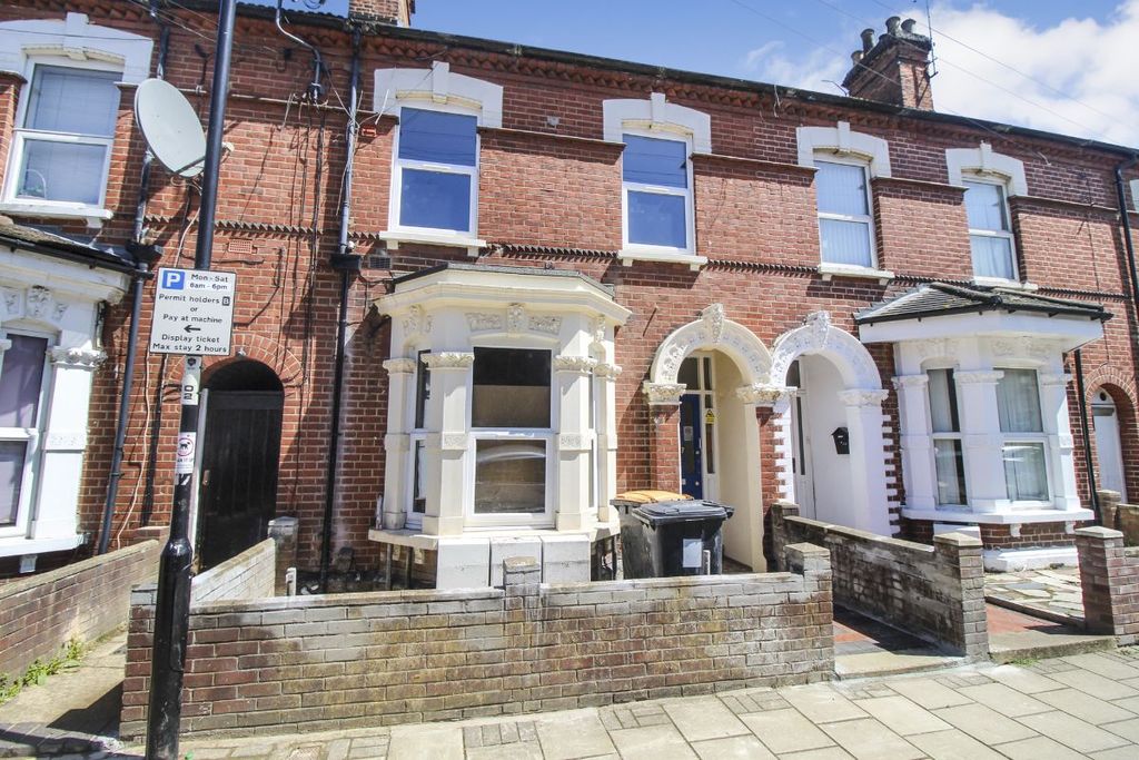 Property photo 1 of 3