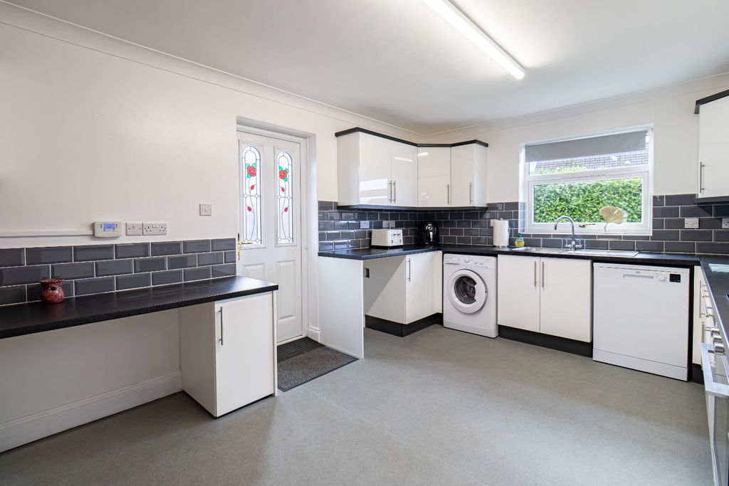 Property photo 3 of 32 4332345