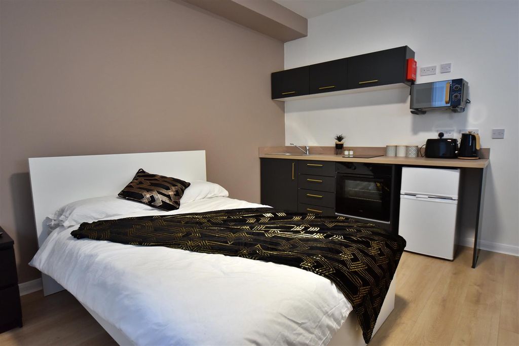 Property photo 1 of 5 165Ar_Room13_02.Jpg