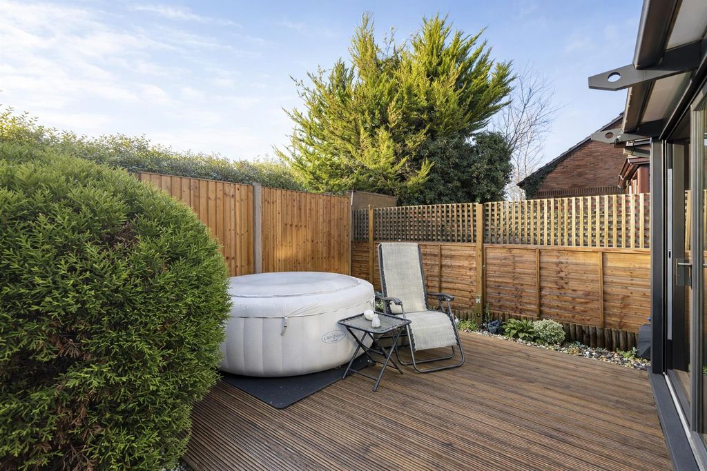 Property photo 2 of 25 Garden.Jpg