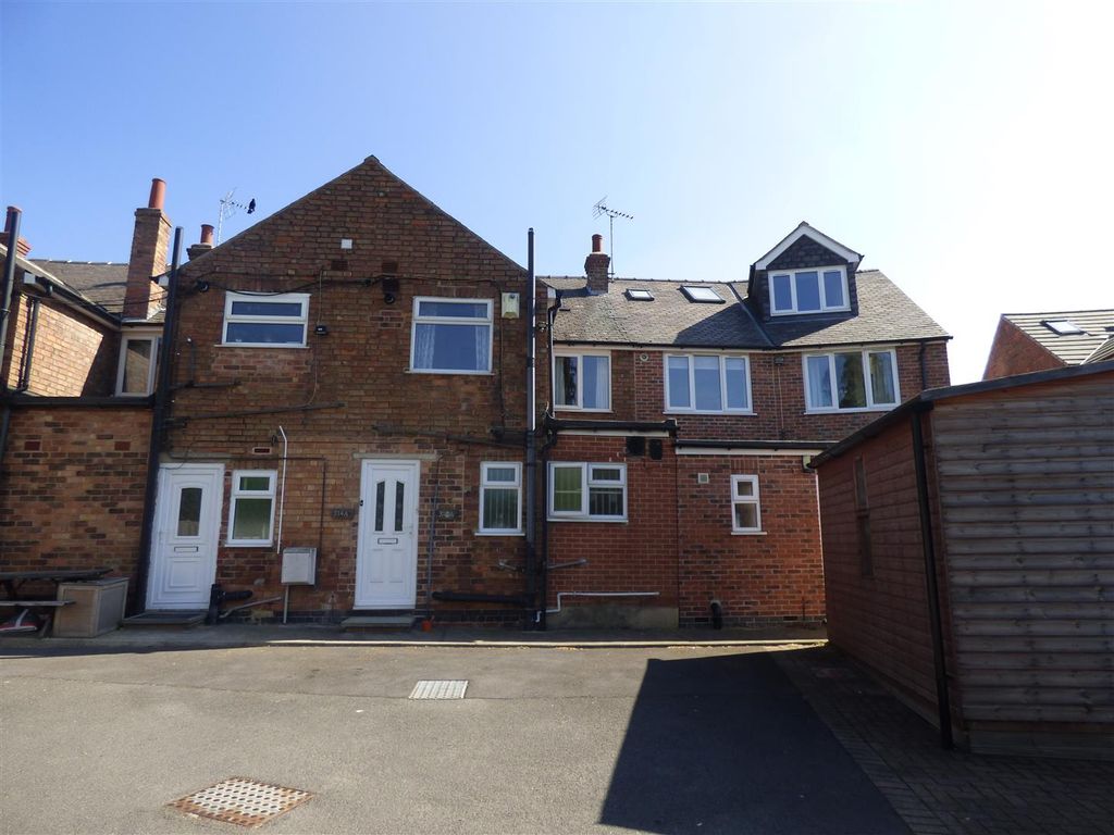 Property photo 1 of 6 Flat 316A High Road Front.Jpg