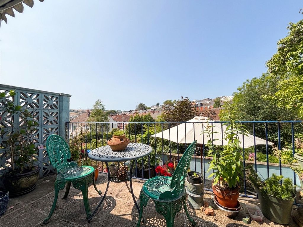 Property photo 2 of 17 Terrace