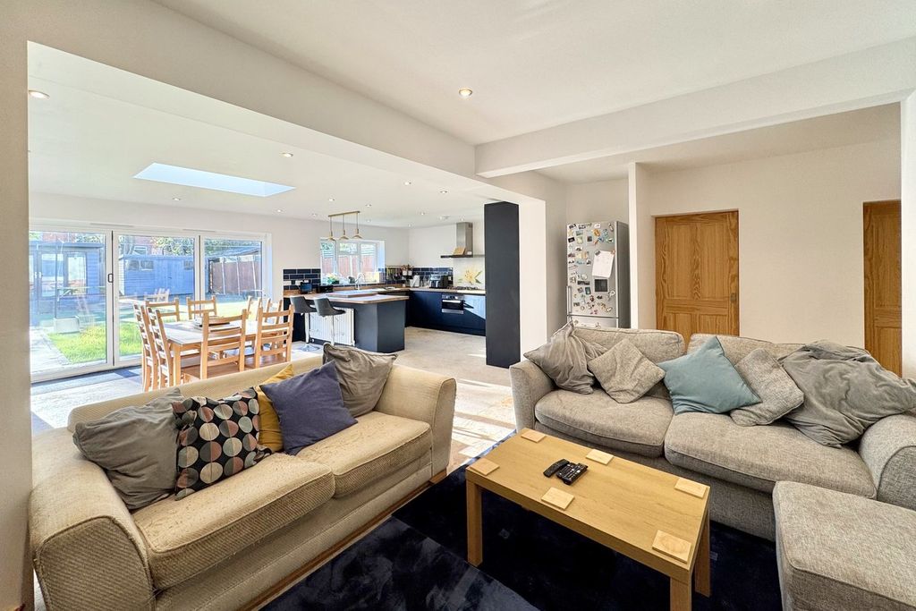 Property photo 2 of 25