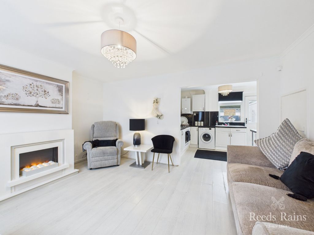 Property photo 2 of 22 Sitting Room