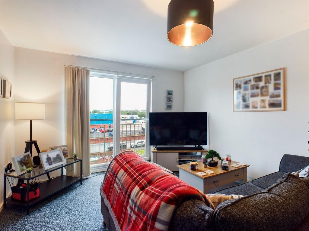 Property photo 2 of 10 Living Room