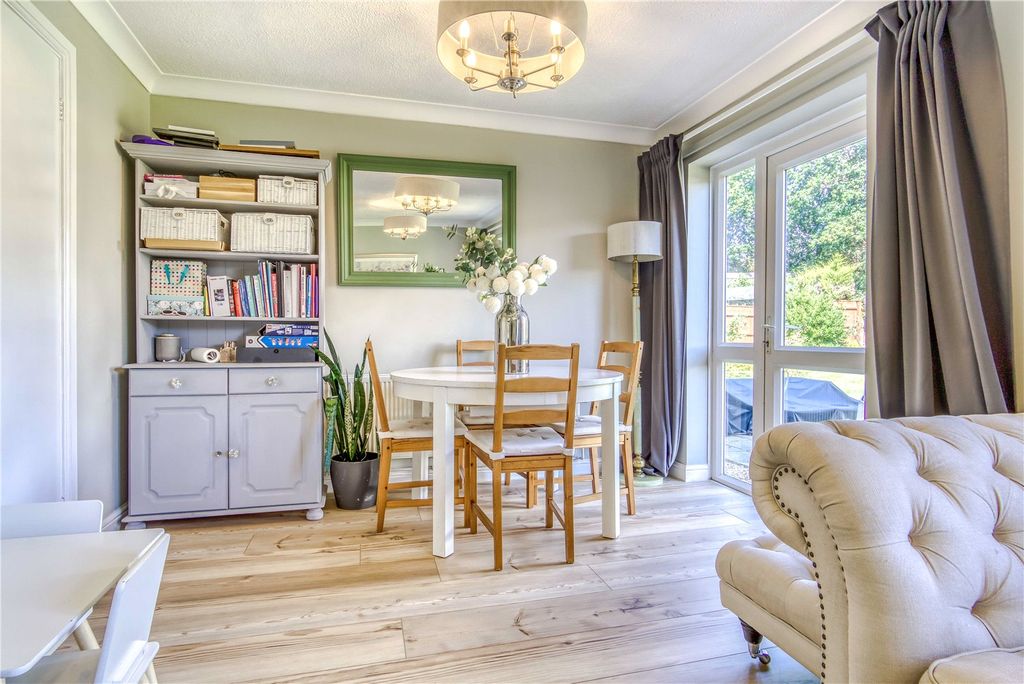 Property photo 3 of 17 Dining Area