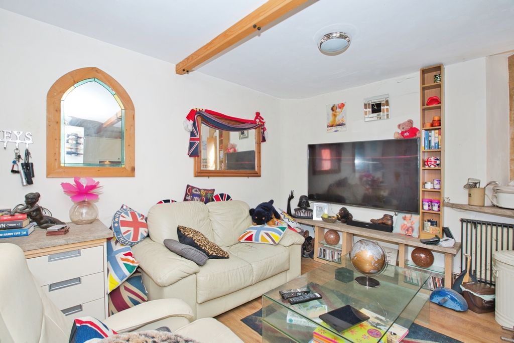 Property photo 3 of 17 Photo