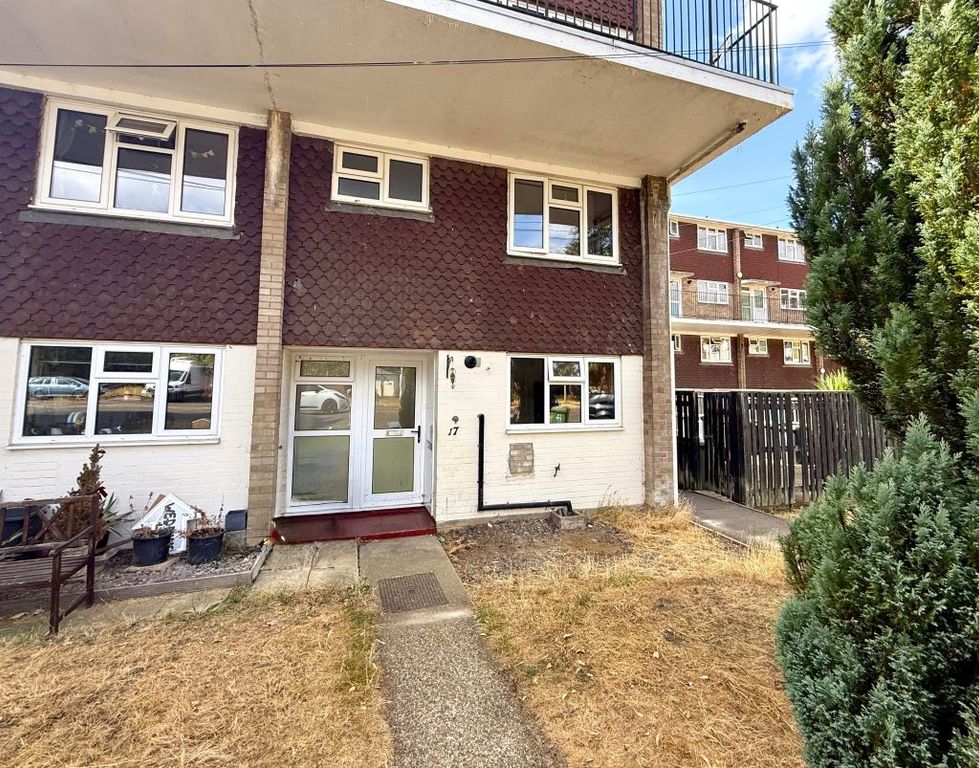 2 bed flat for saleKildare Close, Bordon, Hampshire GU35