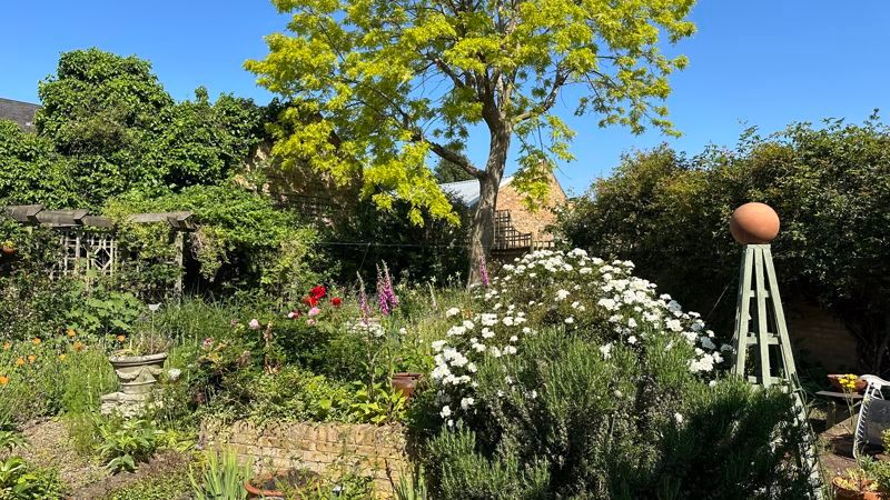 Property photo 2 of 30 Summer Garden