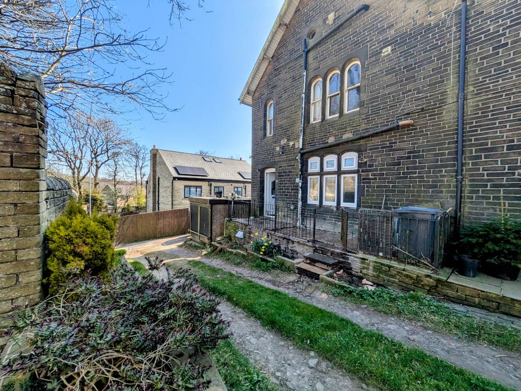 Property photo 3 of 13 House