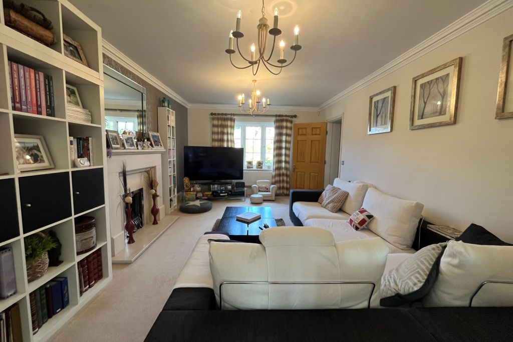 Property photo 3 of 19 Sitting Room