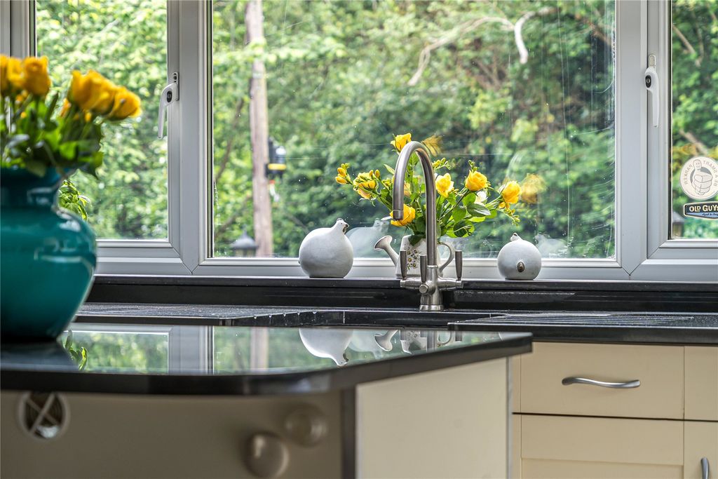 Property photo 3 of 19 Camio