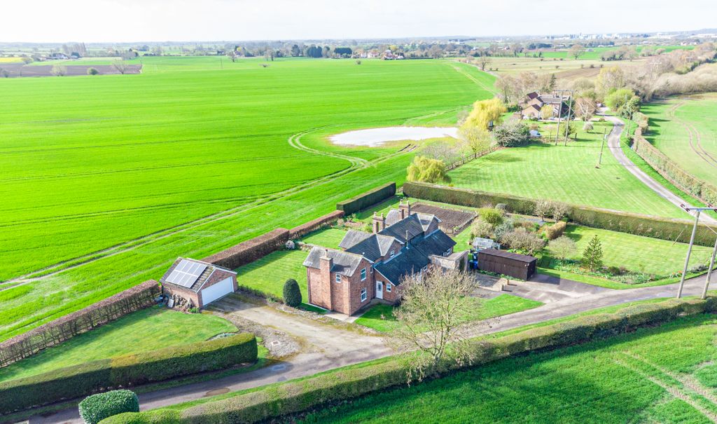 Property photo 1 of 47 Outside17