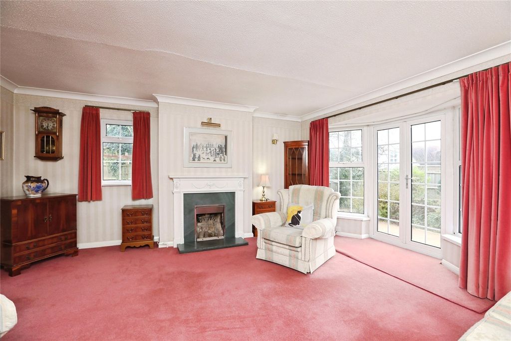 Property photo 3 of 15 Lounge