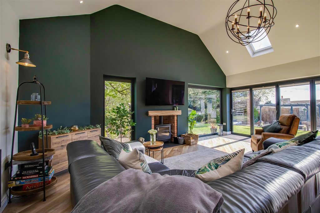 Property photo 3 of 32