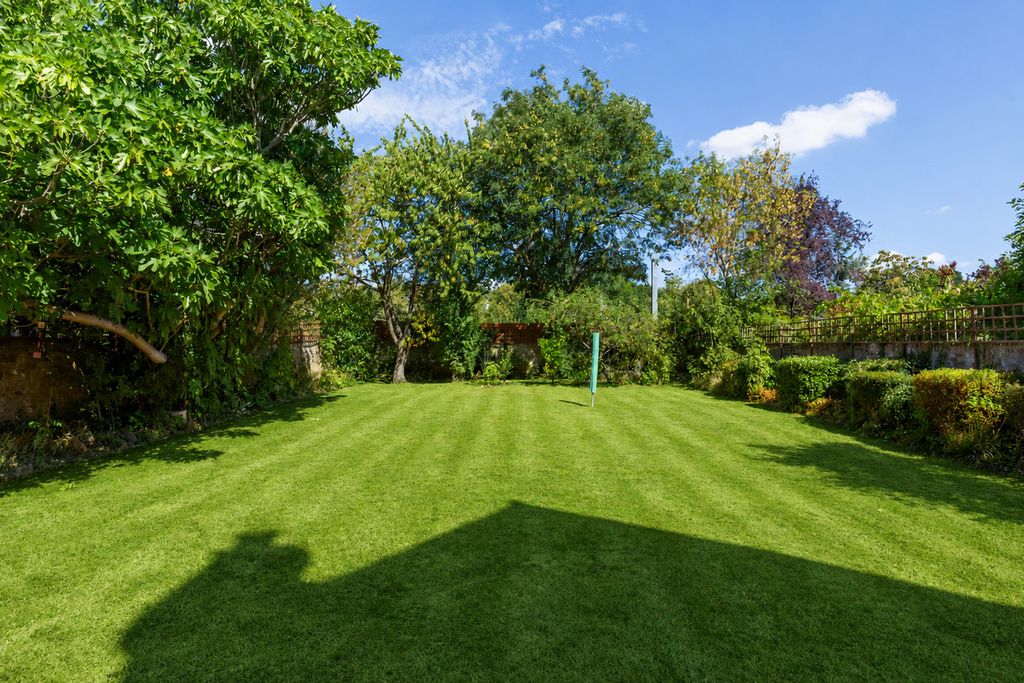 Property photo 2 of 24
