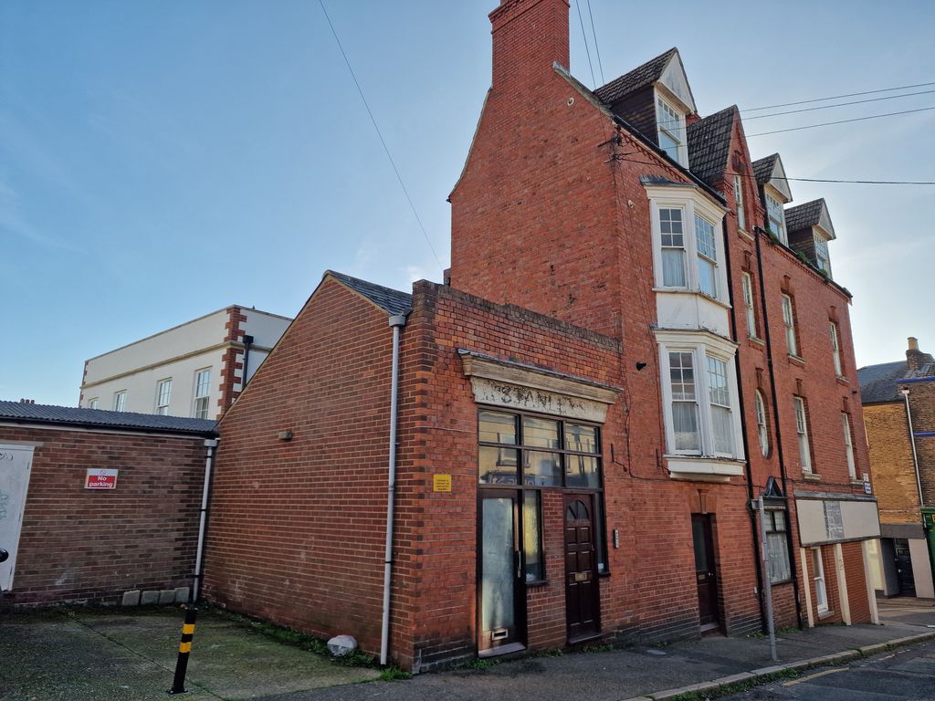 Property photo 1 of 8