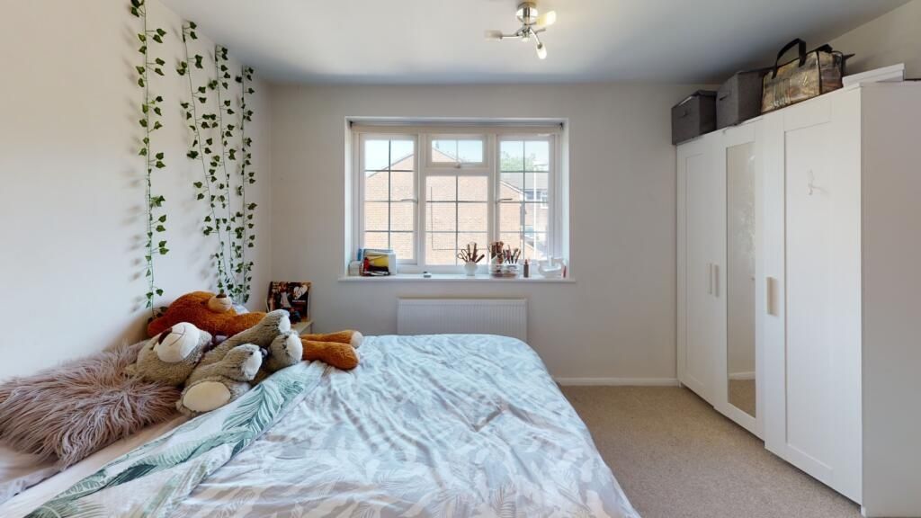 Property photo 1 of 10 A Cozy Double Bedroom Bathed In Natural Light From...