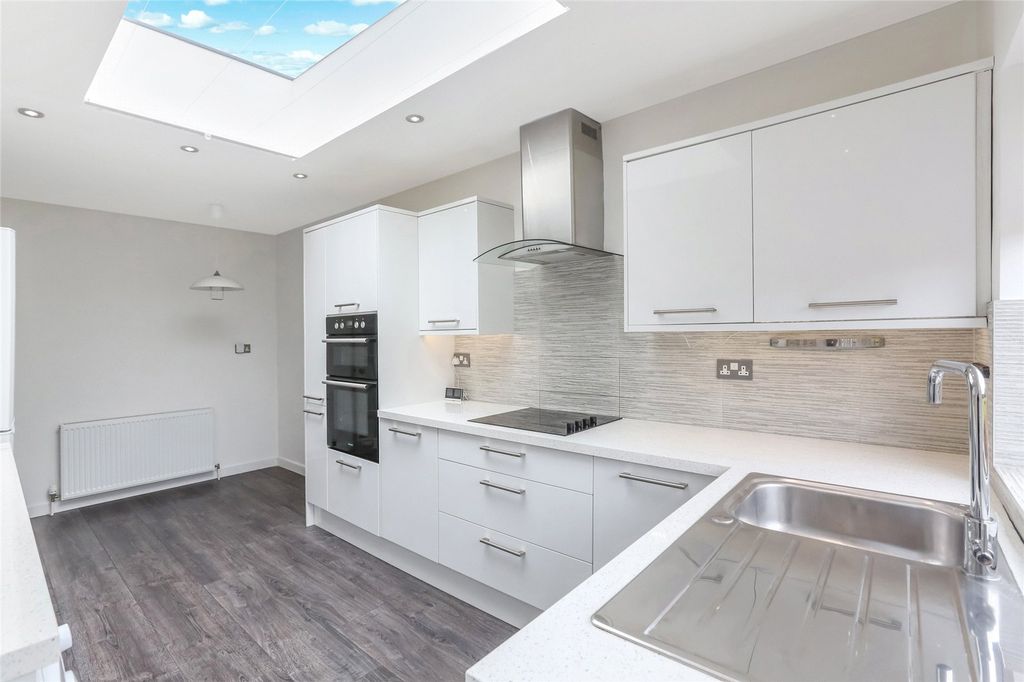 Property photo 3 of 26 Kitchen