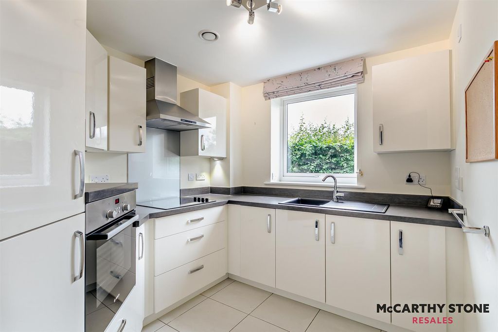 Property photo 3 of 20 Kitchen: