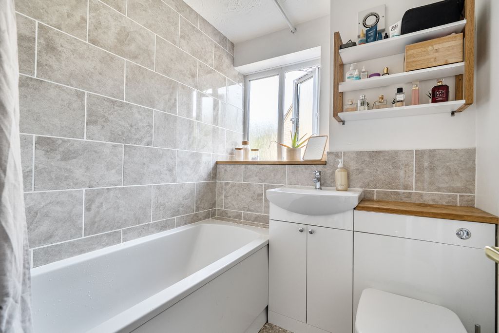 Property photo 2 of 18 1484253136A5Df54d55Bce