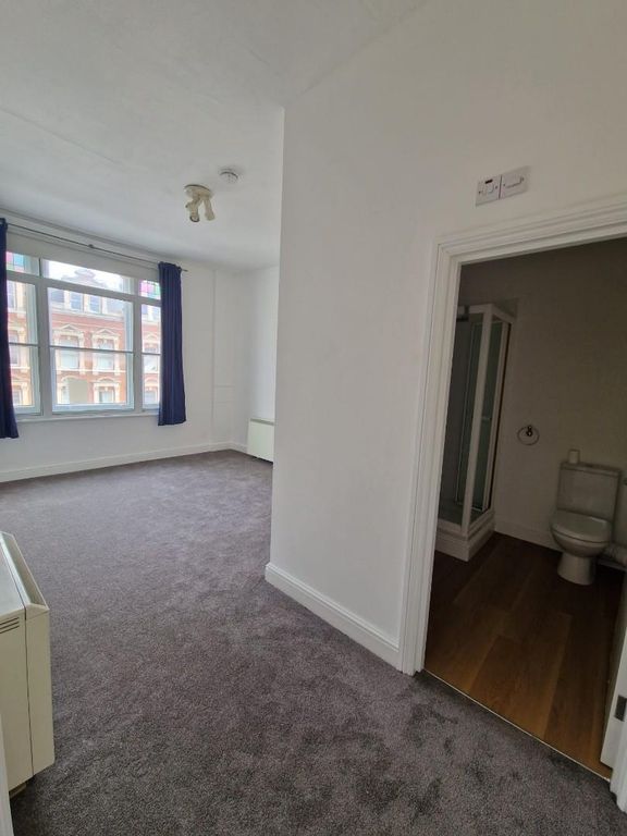 Property photo 3 of 12 0c6B81Eb-c8c2-46Fb-B248-Ceddbd17Ec2c.Jpg