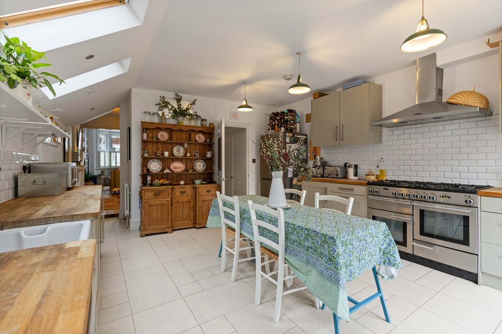 Property photo 1 of 31