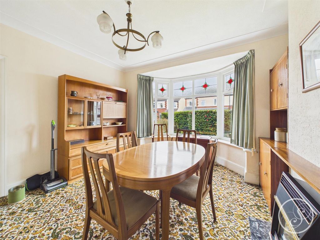 Property photo 2 of 16 Dining Room