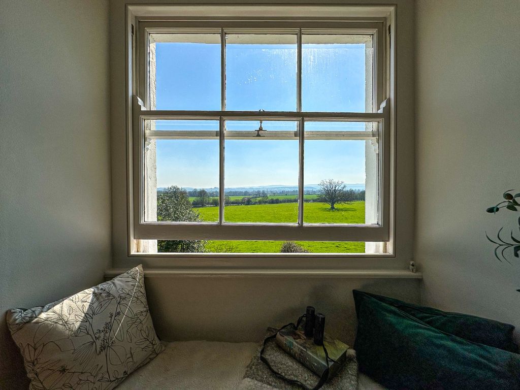 Property photo 2 of 22 4404694