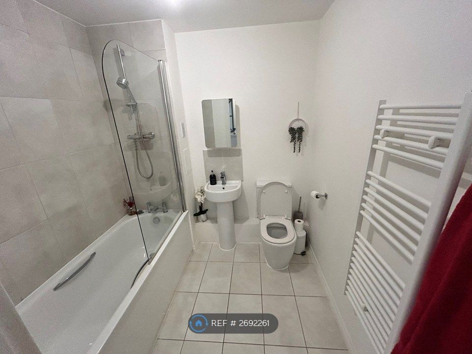 Property photo 3 of 15 Family Bathroom