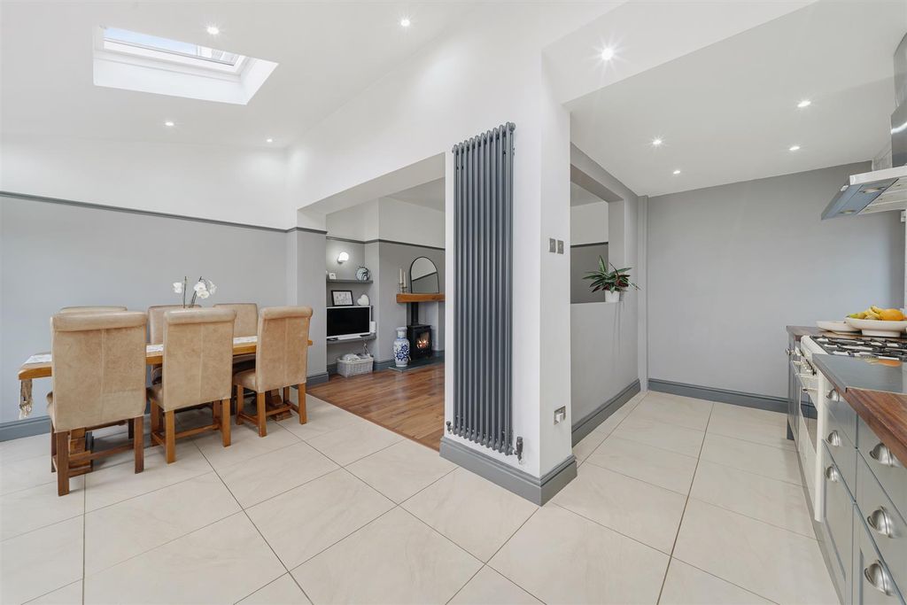 Property photo 3 of 27 9 Lingfield Road-47.Jpg