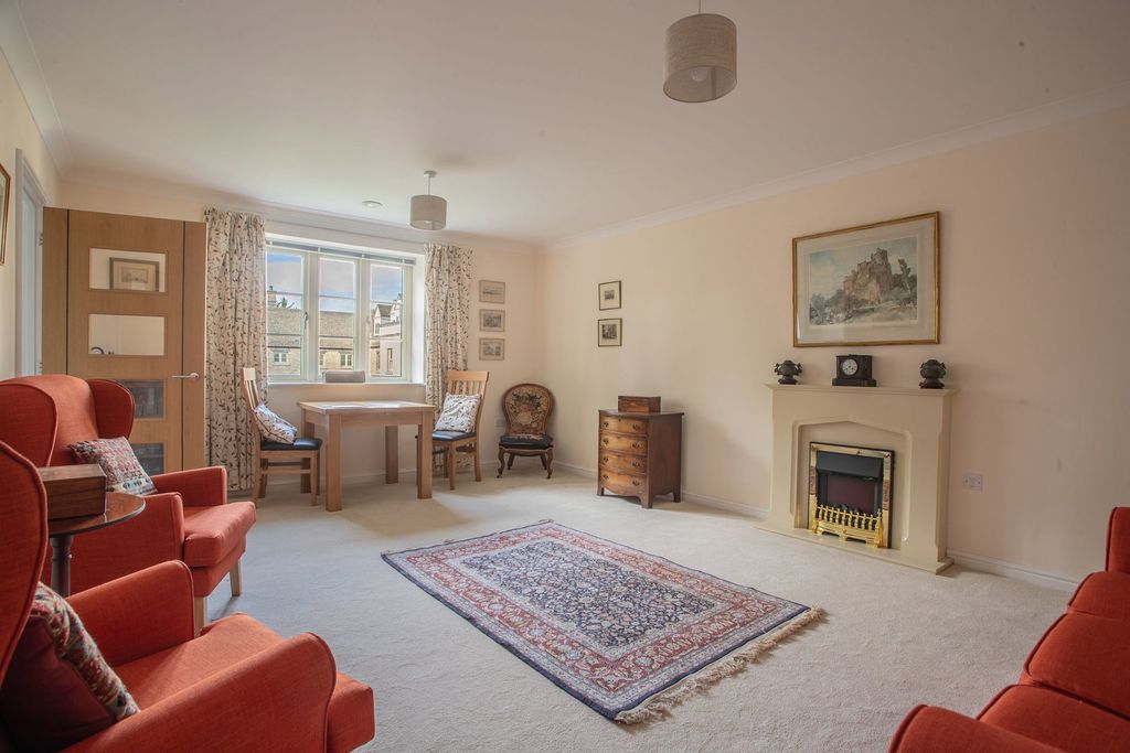 Property photo 3 of 12
