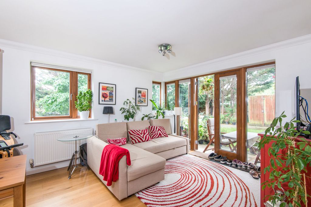 Property photo 3 of 8 4Eecf6c0-2Ed5-4F96-8