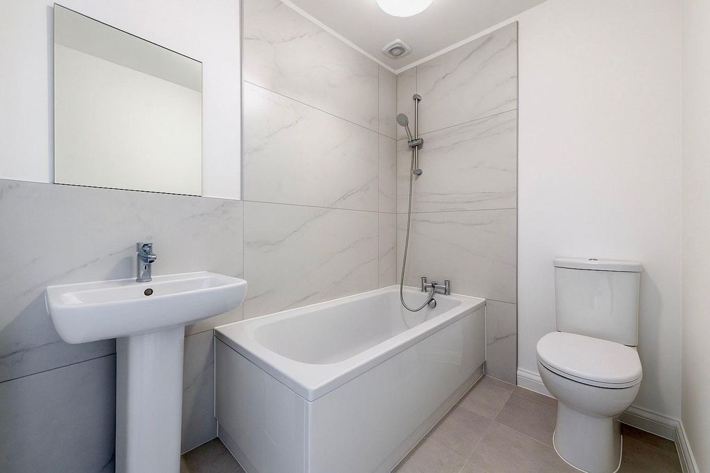 Property photo 3 of 7 Bathroom