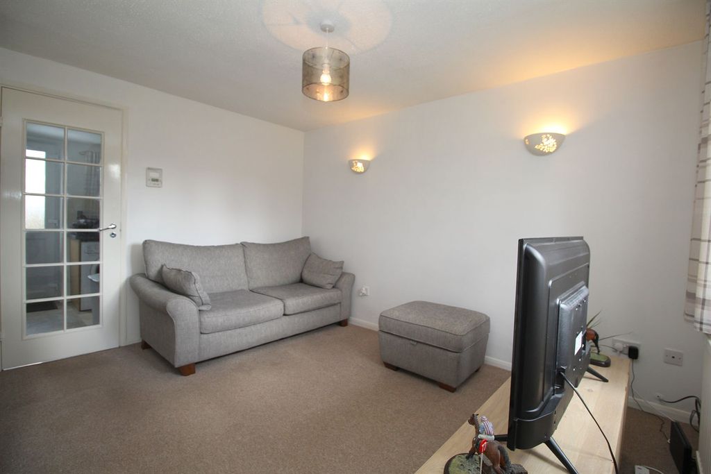 Property photo 3 of 21 Lounge