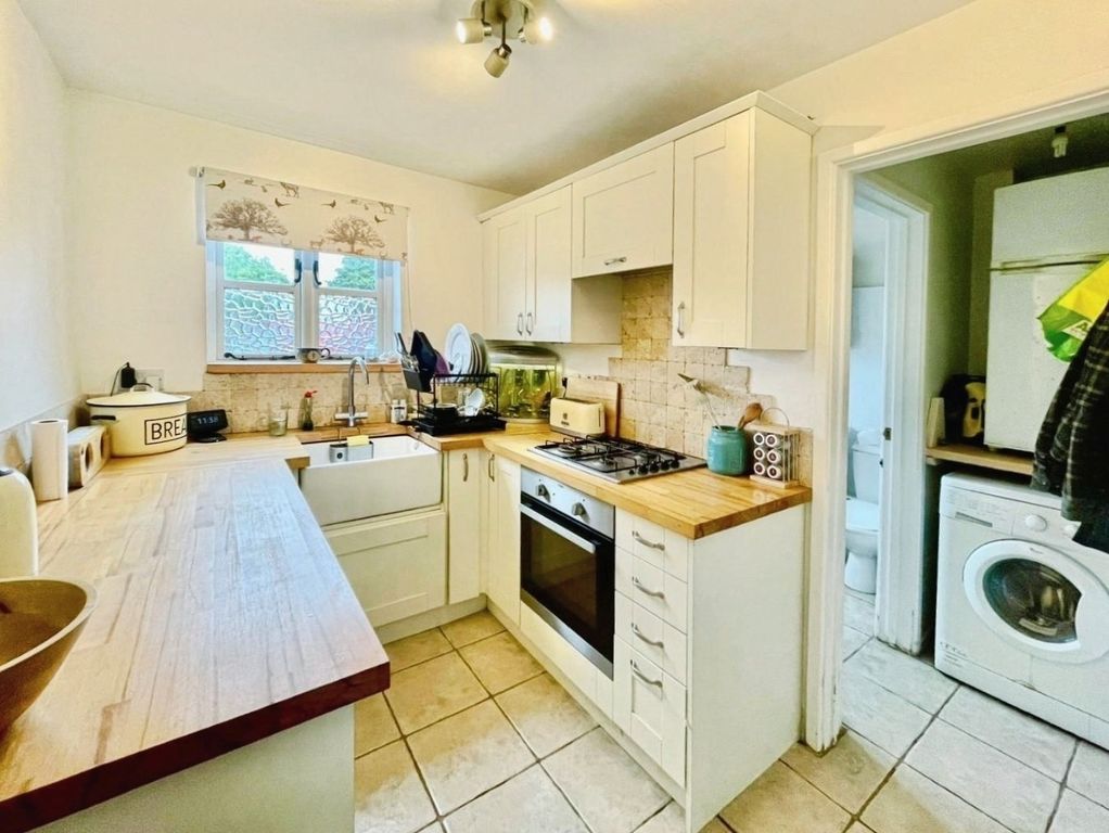 Property photo 2 of 12 Pbox-Kitchen-346628.Jpg