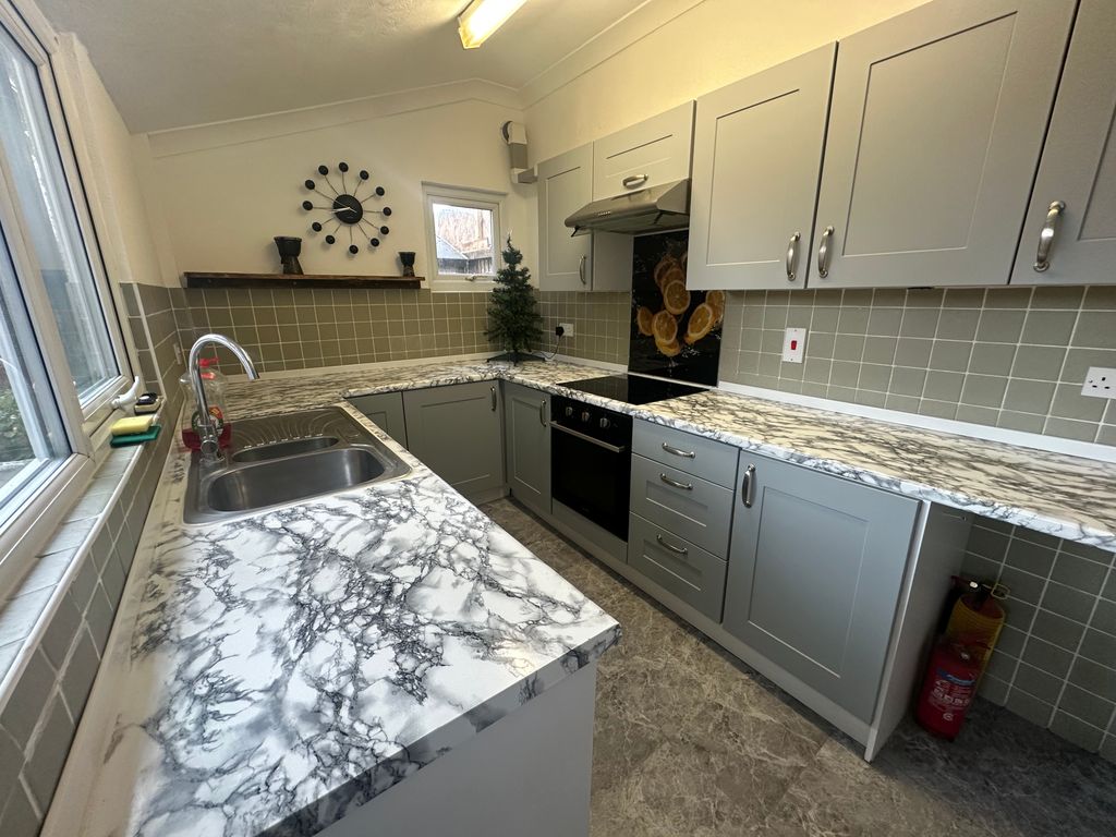 Property photo 2 of 14 Kitchen