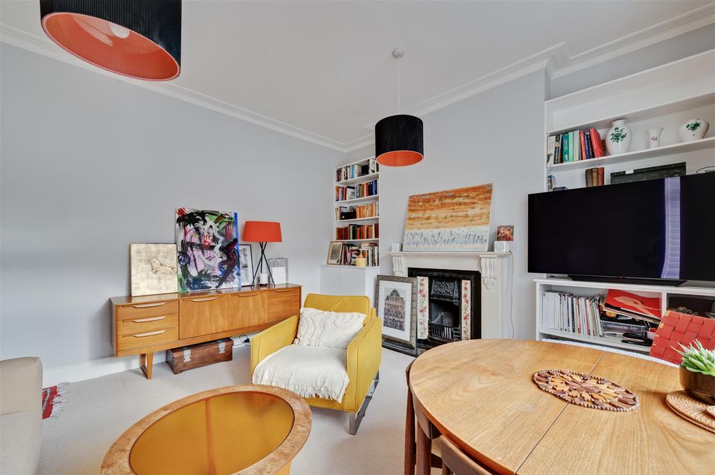 Property photo 3 of 12 Daneils_12A Southwold Mansions, Widley Road,_004.J