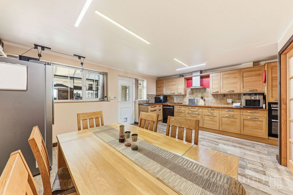 Property photo 3 of 30