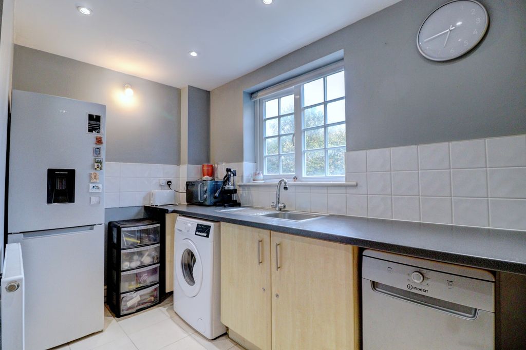 Property photo 3 of 16 Picture No. 12