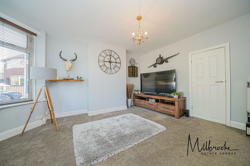 Property photo 2 of 25