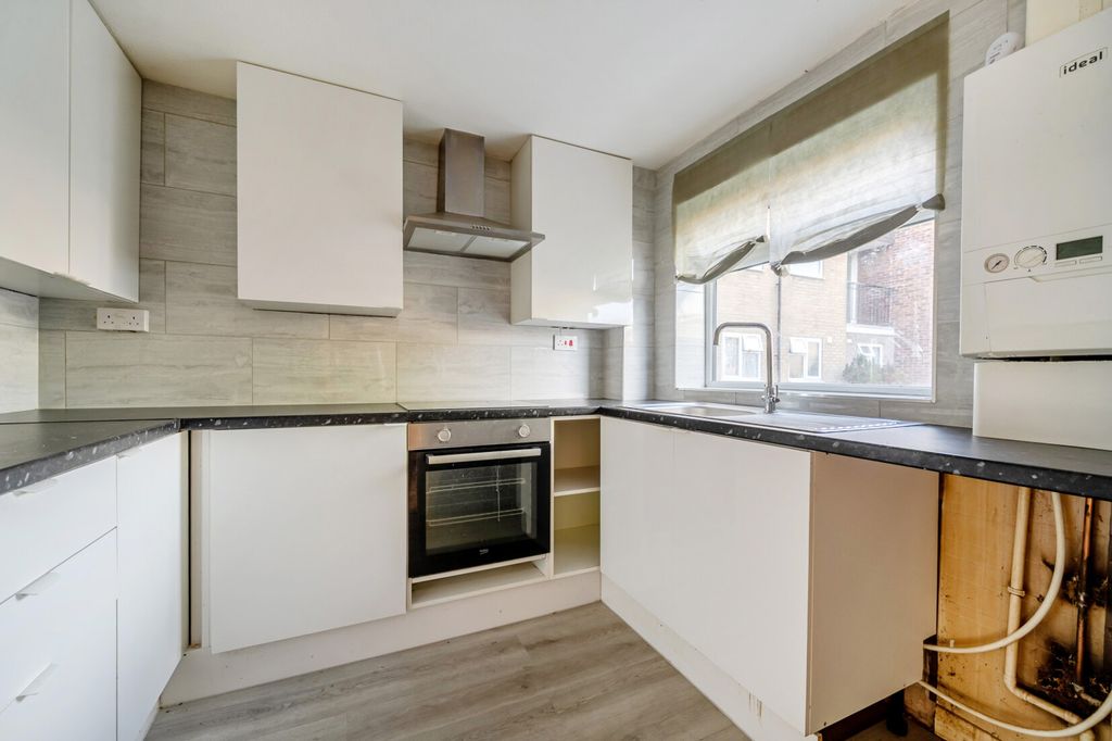 Property photo 2 of 19 Kitchen